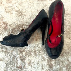 9.5, high healed black pumps